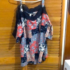 Beautiful floral blouse with straps and off the shoulder sleeves. 22/24